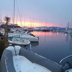 Botel Jolis Voiliers De 6m Pour Expérience Insolite Sur Port Et Port Santa Lucia St Raphael, Fréjus